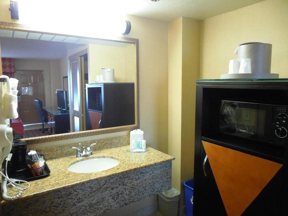 Ramada By Wyndham San Diego National Hotel 3*