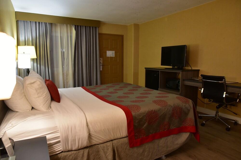 Ramada By Wyndham San Diego National 3*
