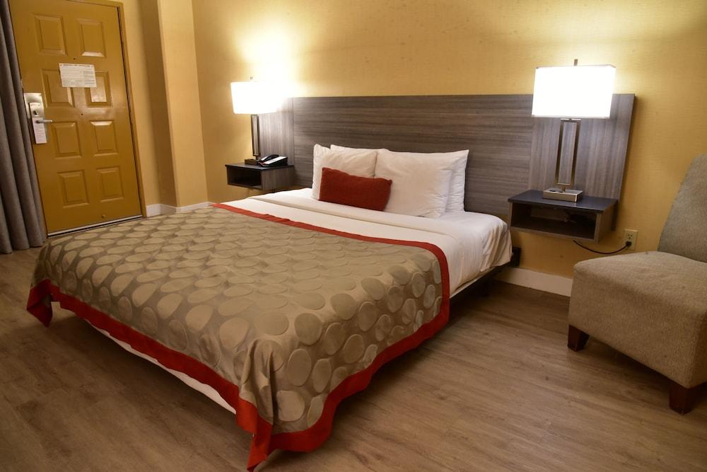 Ramada By Wyndham San Diego National Hotel 3*