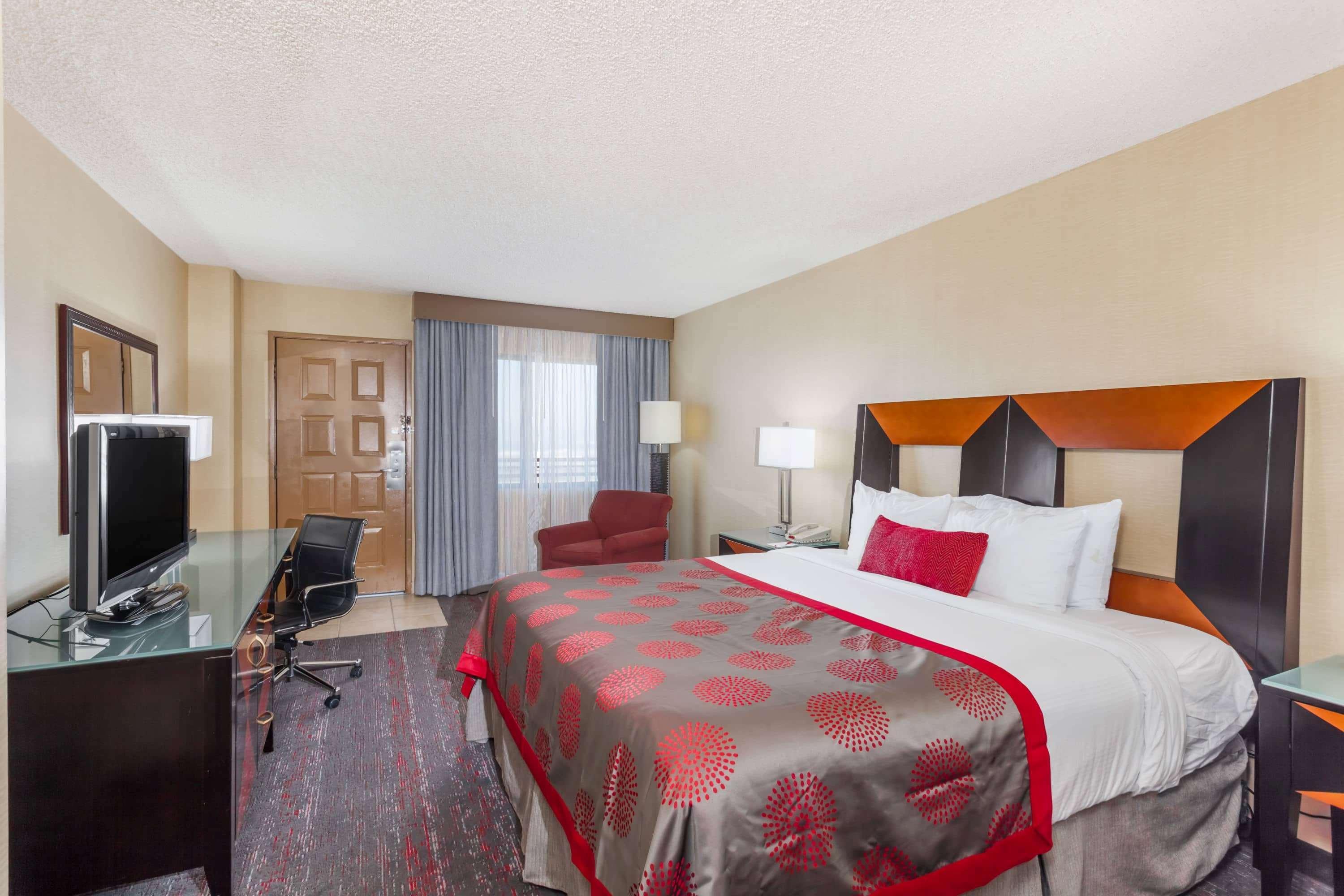 Ramada By Wyndham San Diego National Hotel 3*
