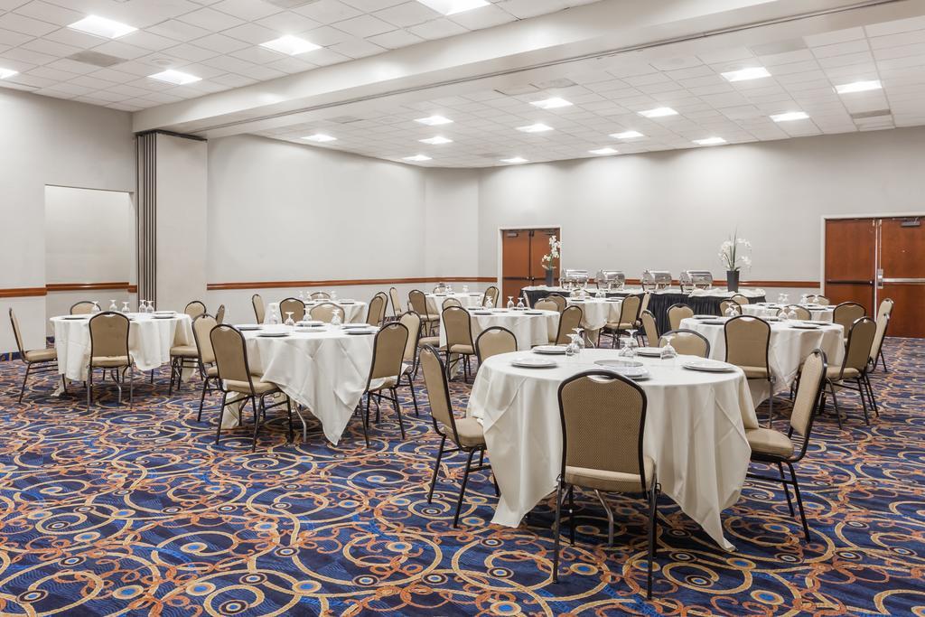 Ramada By Wyndham San Diego National Hotel 3*