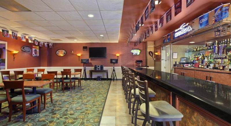 Ramada By Wyndham San Diego National Hotel 3*