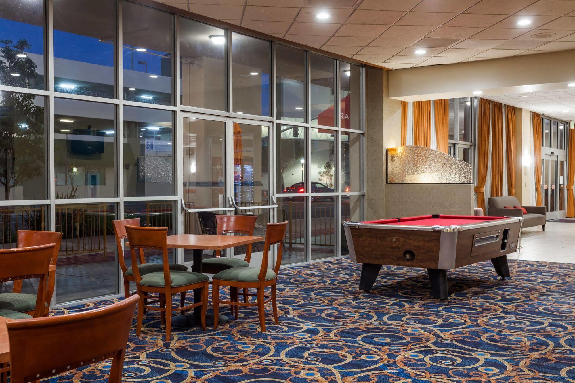 Hotel Ramada By Wyndham San Diego National 3*